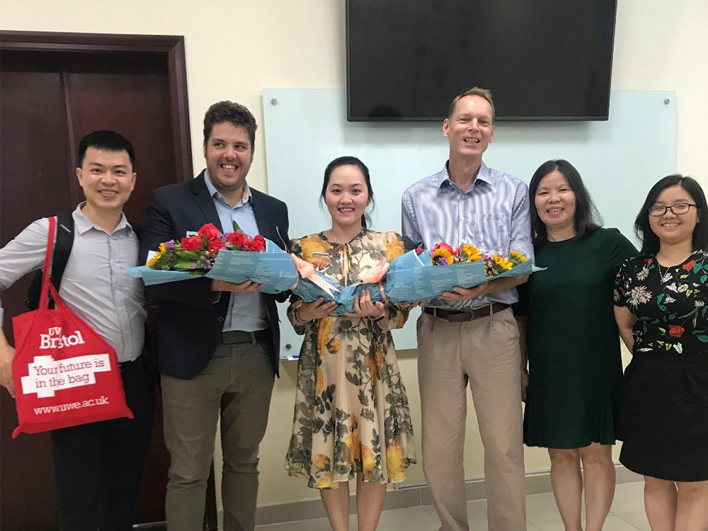 UWE-representatives-receiving-thankful-bouquets-from-TDTU-Faculty-of-Accounting.jpg