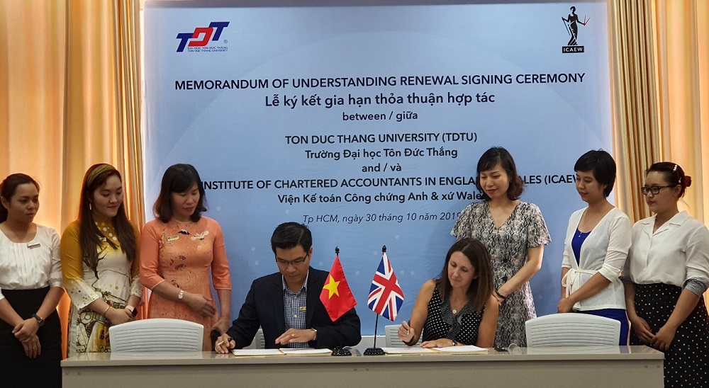 2-TDTU-and-ICAEW-signing-the-2nd-Memorandum-of-Understanding